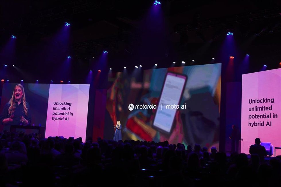 Presentación del nuevo asistente de IA de Motorola, 'moto ai'.