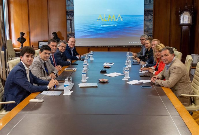 Imagen de la reunión con Alma Cruceros.