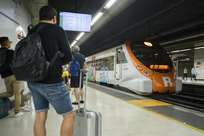 Archivo - Un tren de Rodalies