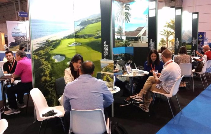 Reuniones de trabajo en la International Golf Travel Market de Lisboa, a la que ha acudido el Patronato de Turismo de la Diputación de Cádiz junto a hoteles de la provincia.