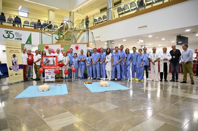 El Hospital Clínico de Málaga se suma al día de la Parada cardiorrespiratoria con un acto público para enseñar a salvar vidas con las manos