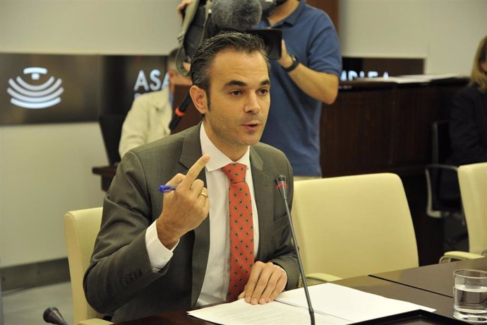 El director general de Agricultura y Ganadería, José Manuel Benítez, comparece en comisión