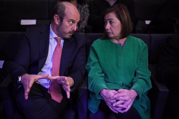 Archivo - El presidente del Senado, Pedro Rollán (i) y la presidenta del Congreso, Francina Armengol (d), durante la X Jornada 'Gregorio Peces-Barba con motivo del 45 aniversario de la Constitución', en Caixa-Forum, a 16 de enero de 2024, en Madrid (Españ