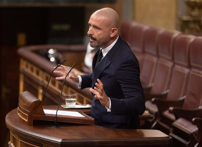 Archivo - El diputado del PP, Jaime de los Santos, interviene durante una sesión plenaria, en el Congreso de los Diputados, a 27 de junio de 2024, en Madrid (España). 