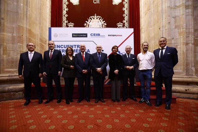 Inauguración del encuentro empresarial 'Liderando el espacio empresarial. Apuesta por una Iberoamérica más conectada y sostenible' en el Hotel de la Reconquista de Oviedo.