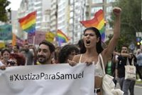 El colectivo LGTBI Alas Coruña vincula la muerte de Samuel Luiz a "una manada"