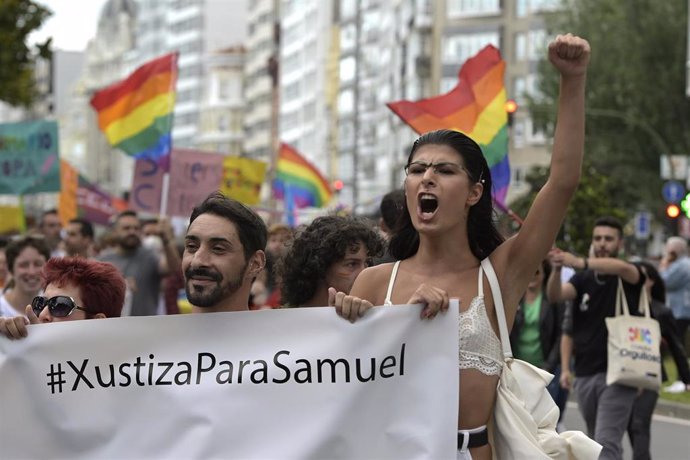 Archivo - Manifestación de entidades LGTBI en el Día del Orgullo con recuerdo al crimen de Samuel Luiz