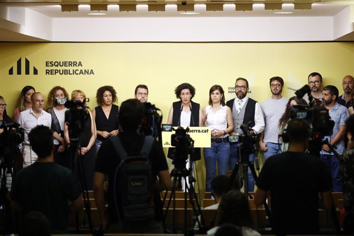 Archivo - La secretaria general de ERC en funciones, Marta Rovira, durante una rueda de prensa de ERC, en la sede del partido, a 2 de agosto de 2024, en Barcelona (Catalunya)