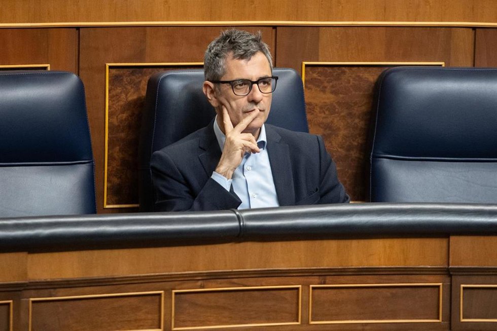 El ministro de la Presidencia, Relaciones con las Cortes y Justicia, Félix Bolaños, durante una sesión plenaria en el Congreso de los Diputados, a 15 de octubre de 2024, en Madrid (España).