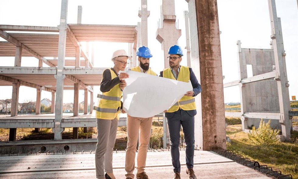 Archivo - Personas trabajando, obra, arquitectos