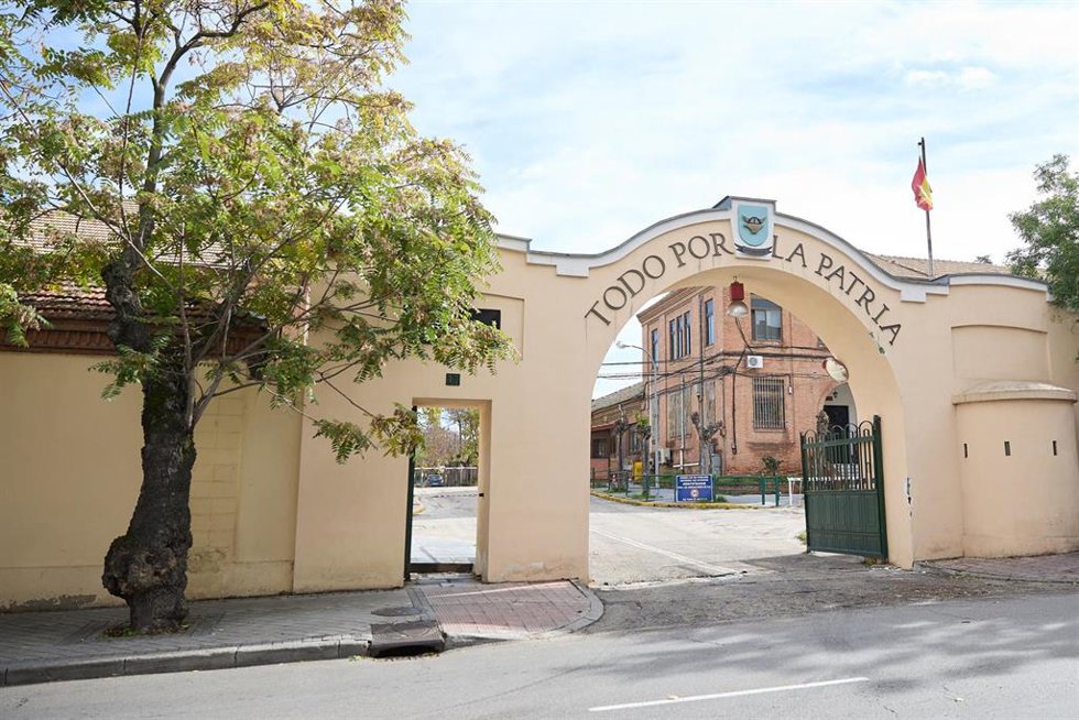 Archivo - Entrada del Cuartel General Arteaga, en el barrio de Carabanchel, a 3 de noviembre de 2023, en Madrid (España). La ministra de Defensa en funciones, anunció ayer que el Cuartel General Artega, podría comenzar a recibir migrantes trasladados de