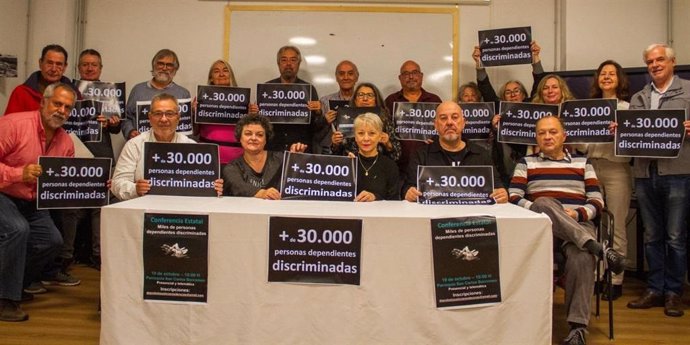 Familiares de víctimas, asociaciones, plataformas, colectivos sociales que luchan por una Sanidad 100% Pública, Universal y de Calidad denuncian la discriminación a más de 30.000 personas dependientes durante la pandemia.