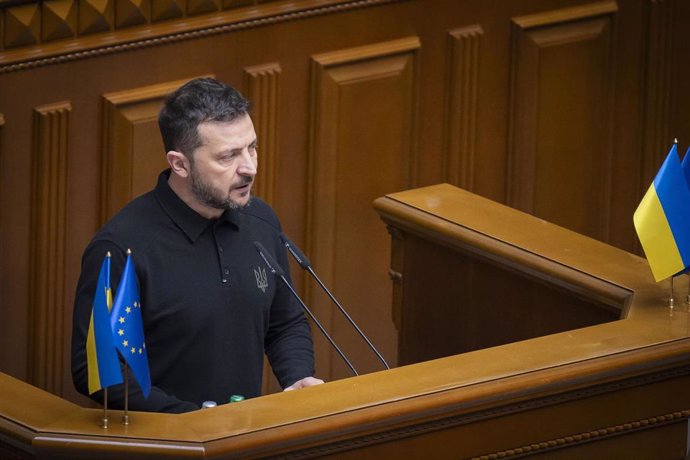 El presidente Volodimir Zelenski se dirige al Parlamento ucraniano.