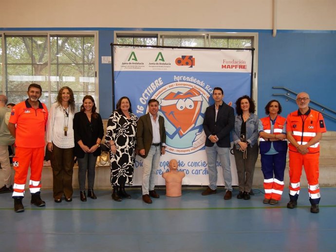 Autoridades en la jornada de concienciación ante la parada cardíaca.