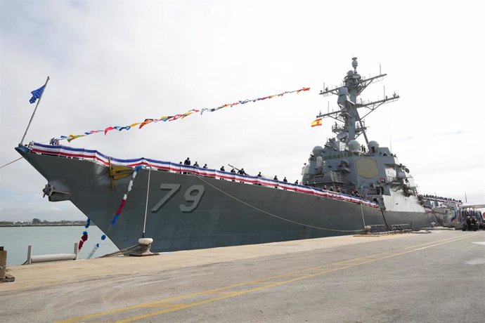 El destructor norteamericano 'USS Oscar Austin' en el acto de bienvenida celebrado en la Base Naval de Rota.