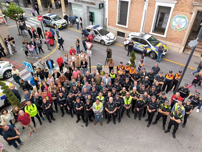 Concentración en solidaridad con dos policías locales agredidos en Maracena