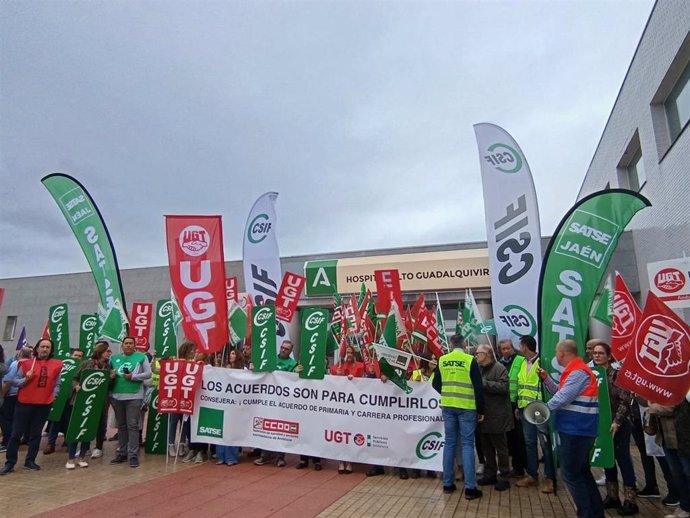 Protesta de los sindicatos CCOO, CSIF, Satse y UGT por los "incumplimientos" del SAS.