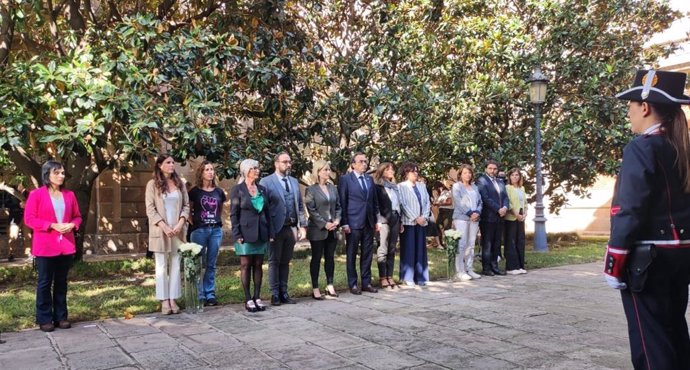 Ofrena floral del Parlament en homenatge a l'expresident Lluís Companys