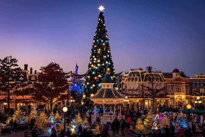 Archivo - Disneyland Paris en Navidad