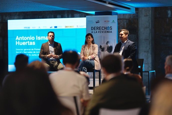 El director general de Protección Social y Barriadas de Actuación Preferente de la Consejería de Inclusión Social, Juventud, Familias e Igualdad, Antonio Ismael Huertas, en la jornada sobre el sistema de atención a personas sin hogar.