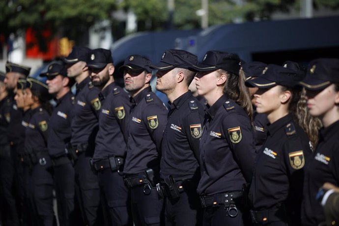 Miembros de la Policía Nacional durante el acto de celebración del Patrón en Barcelona