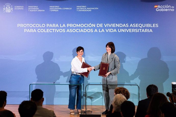 La ministra de Vivienda y Agenda Urbana, Isabel Rodríguez, y la ministra de Ciencia, Innovación y Universidades, Diana Morant,