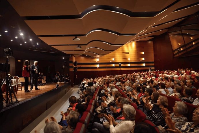 Representación de la obra 'Sol-edad, el tiempo de María' en el Rectorado de la UCO.