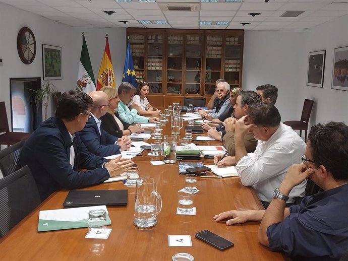 Encuentro de la Consejería de Agricultura con las organizaciones agrarias y cooperativas de la Mesa de Interlocución Agraria de Andalucía.