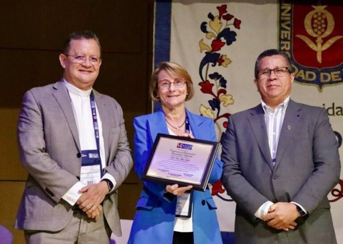 El presidente y vicepresidente de ASCUN, los rectores Jairo Torres y Harold Castilla, y la presidenta de CRUE, Eva Alcón