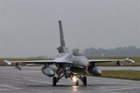 Rumanía aprueba aumentar la financiación para la formación de pilotos ucranianos en el manejo de F-16