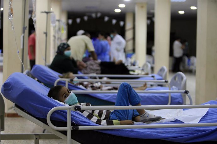 Archivo - Imagen de archivo de pacientes infectados con cólera en un hospital en el norte de Líbano