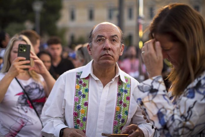 Archivo - Imagen de archivo del expresidente de México Felipe Calderón en una manifestación en Madrid