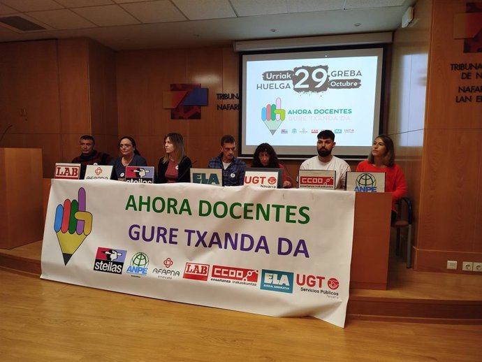 Imagen de la rueda de prensa de los sindicatos con representación en la educación pública de Navarra (Steilas, ANPE, Afapna, LAB, CCOO, ELA y UGT)