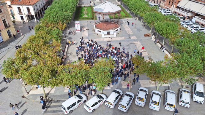 Taxis concentrados en el minuto de silencio convocado en Alcalá