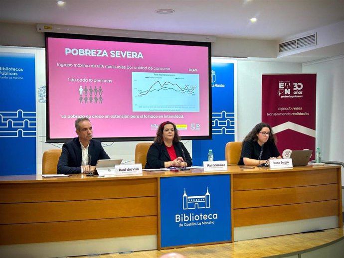 La presidenta regional de EAPN, Mar González; el gerente, Raúl del Viso; y la técnica Irene Sergio presentan el informe 'El Estado de la Pobreza. Seguimiento de los indicadores de la Agenda UE 2030'.