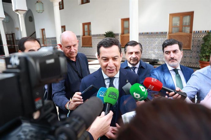 El presidente de la Junta de Andalucía, Juanma Moreno, este jueves, en el Parlamento