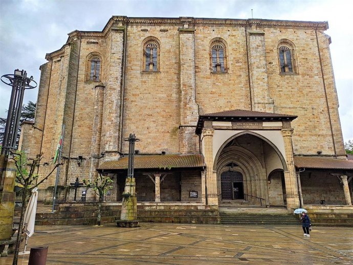 Archivo - Iglesia en Elorrio (Bizkaia)