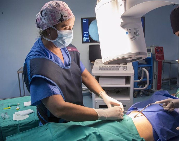 La doctora Ana Navajas durante una intervención.