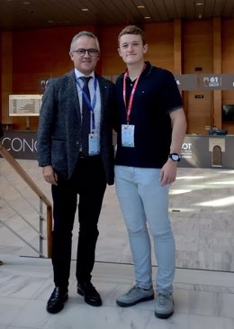 Profesionales de la Unidad de Columna del Hospital Reina Sofía de Córdoba en el congreso celebrado en Granada.