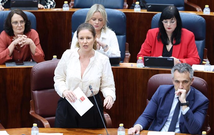 Archivo - La consejera de Familia, Juventud y Asuntos Sociales, Ana Dávila, interviene durante un pleno en la Asamblea de Madrid