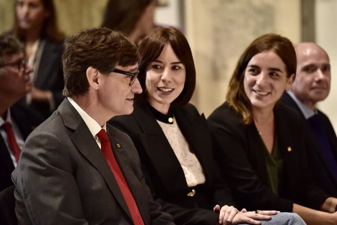 El presidente de la Generalitat, Salvador Illa; la ministra de Ciencia, Innovación y Universidades, Diana Morant, y la consellera de Investigación y Universidades, Núria Montserrat