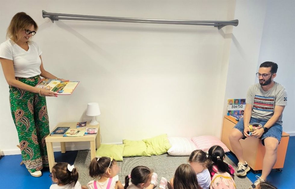 Las niñas y las niños serán atendidos mientras sus madres y padres tienen obligaciones de las que ocuparse.