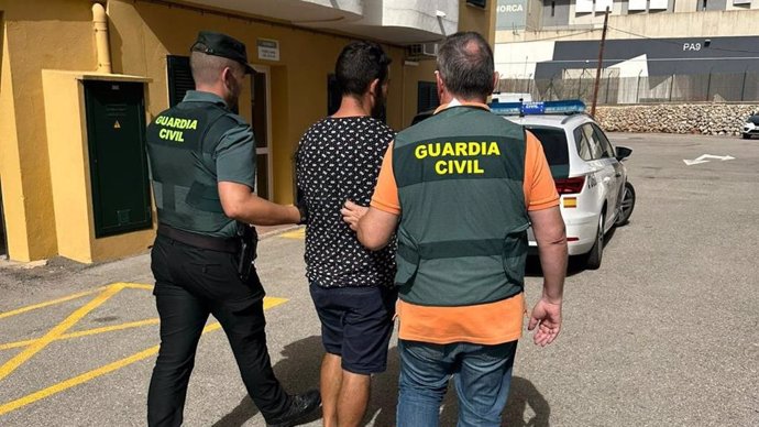 Detenido por robar unos 1.500 euros en establecimientos de Menorca