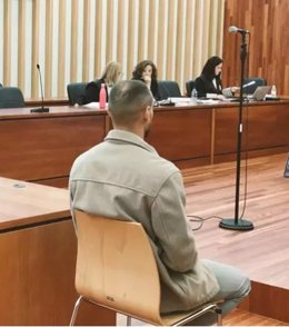 Gregorio G.R., en la vista en el juicio por propinar una paliza a unos jóvenes en la calle Hernán Cortés de Vigo, hechos por los que fue condenado a 5 años y 3 meses de cárcel. En esa causa también fue condenado su acompañante, Adrián S.H.