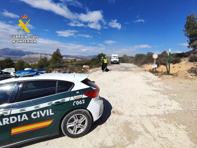 La Guardia Civil rescata el cadáver de un senderista en el Cabeçó d'Or (Alicante).