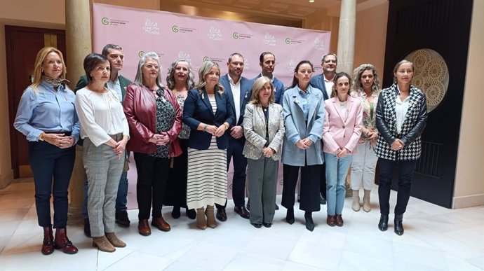 Asistentes a la mesa redonda organizada por la AECC.