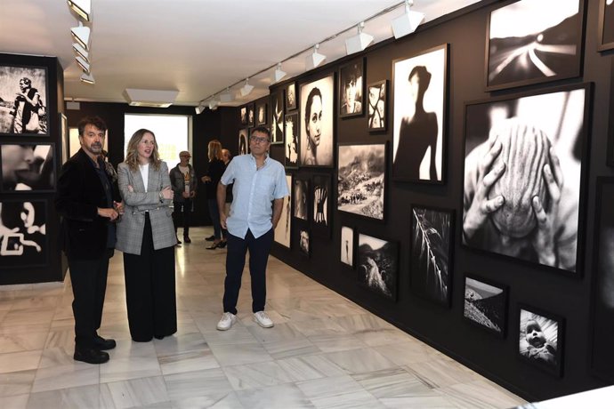 Vanesa Beltrán con Carlos Canal en la exposición de la Sala Rivadavia.