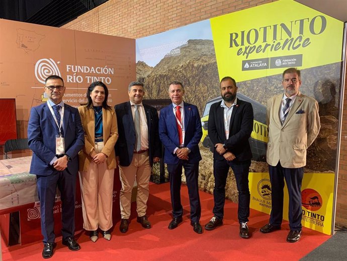 Visita del delegado de la Junta de Andalucía en Huelva, José Manuel Correa, y de la delegada territorial de Industria, Energía y Minas, Lucía Núñez, a los stands de las organizaciones y empresas onubenses presentes en el Mining and Minerals Hall 2024 .