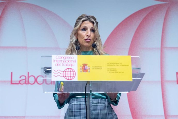 La vicepresidenta segunda y ministra de Trabajo y Economía Social, Yolanda Díaz, durante una rueda de prensa para presentar el Congreso Internacional del Trabajo, en la sede del Ministerio de Trabajo y Economía Social, a 17 de octubre de 2024, en Madrid (