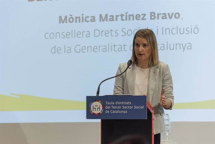 La consellera de Derechos Sociales e Inclusió, Mònica Martínez Bravo, participa en la jornada 'Territori i desigualtat: una vida digna depèn d'on vius?' de la Taula del Tercer Sector Social